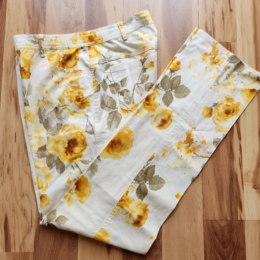 New cotton pants women size 8 Roberto CAVALLI inspired flowery print. 5 pockets.